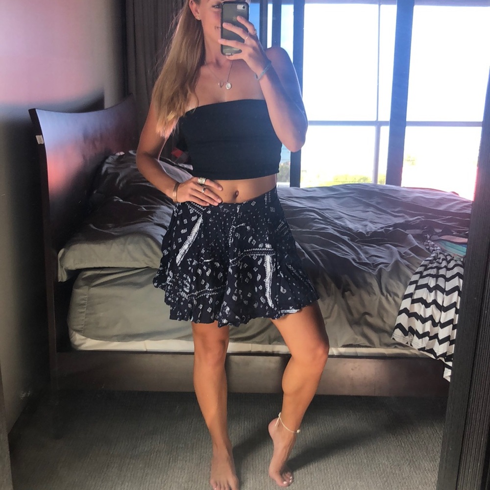 Flowy mini skirt